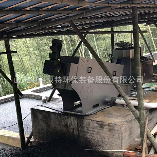 麻豆视频免费下载養殖場糞便處理設備疊螺脫水機安裝調試現場